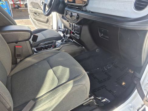 Used 2024 Jeep Wrangler Unlimited Sahara AWD/4WD image 21