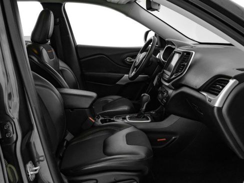 Used 2017 Jeep Cherokee Trailhawk w/ Cold Weather Group image 28