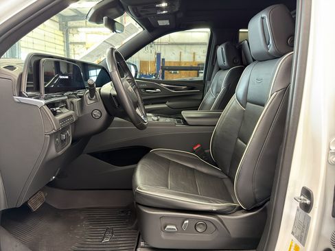 Used 2023 Cadillac Escalade ESV Sport w/ LPO, ONYX Package AWD/4WD image 14