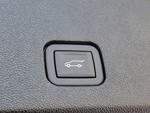 Certified 2024 Cadillac XT6 Luxury w/ LPO, Floor Liner Package AWD/4WD image 33