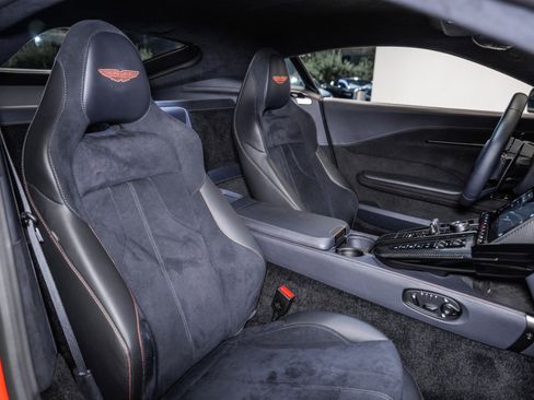 Used 2025 Aston Martin V8 Vantage Coupe image 16