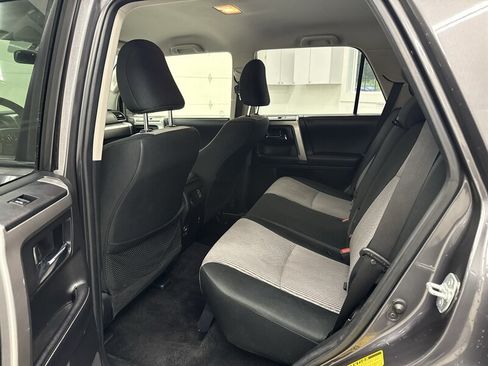 Used 2018 Toyota 4Runner SR5 AWD/4WD image 11