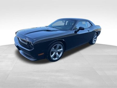 Used 2014 Dodge Challenger R/T RWD image 3