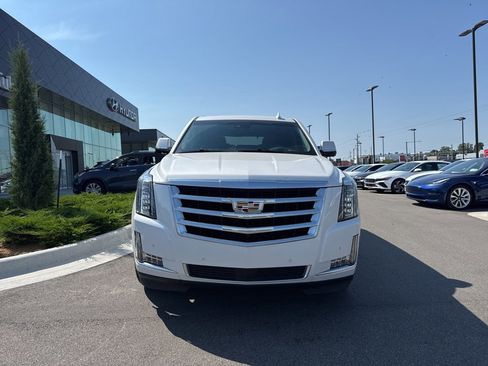 Used 2020 Cadillac Escalade Premium Luxury image 2
