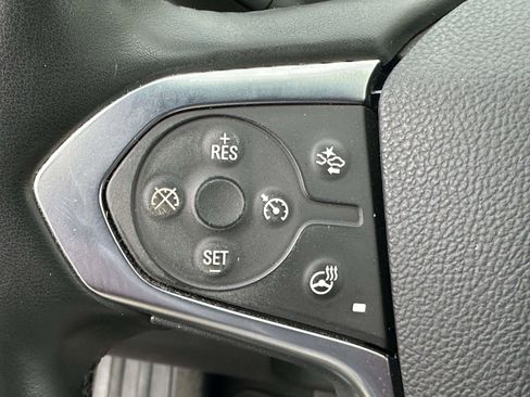 Used 2023 Chevrolet Traverse LT image 21