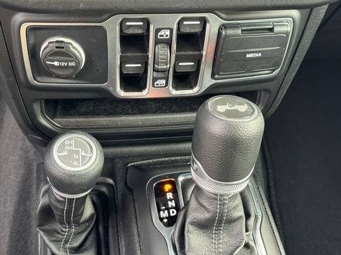 Used 2025 Jeep Wrangler Unlimited Sahara AWD/4WD image 31