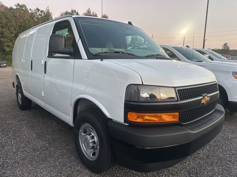 New 2025 Chevrolet Express 2500 image 4