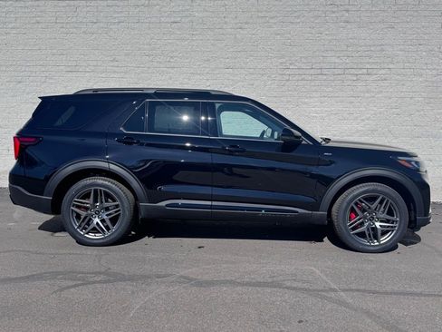 New 2026 Ford Explorer ST-Line w/ ST-Line Street Pack AWD/4WD image 7