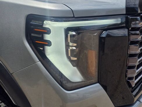Used 2025 GMC Sierra 3500 Denali Ultimate AWD/4WD image 4