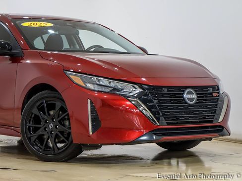 Used 2025 Nissan Sentra SR FWD image 2