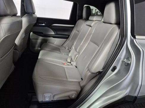Used 2018 Toyota Highlander XLE AWD/4WD image 26