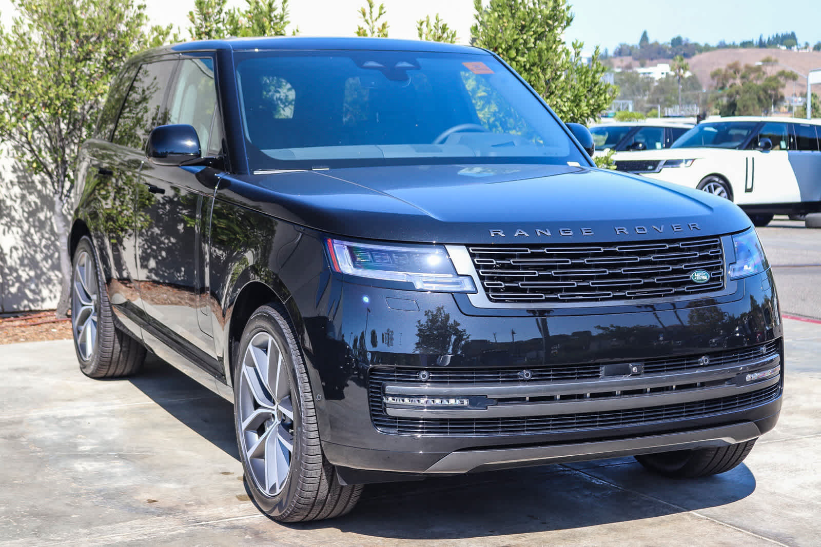 New 2026 Land Rover Range Rover SE AWD/4WD image 2