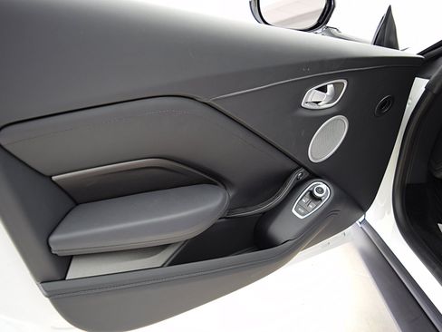 Used 2023 Aston Martin V8 Vantage Coupe RWD image 29