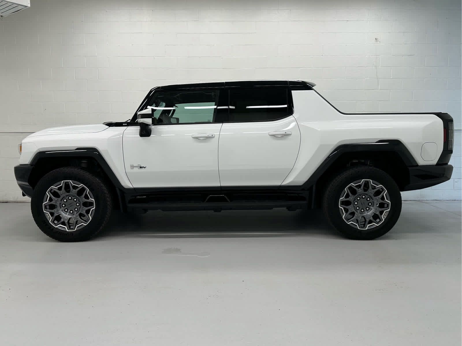 Used 2024 GMC Hummer EV 3X AWD/4WD image 3