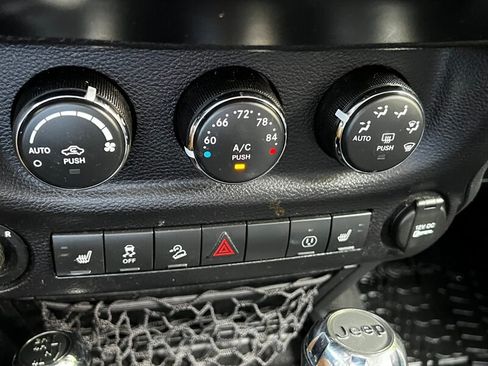 Used 2015 Jeep Wrangler Unlimited Sahara w/ Dual Top Group AWD/4WD image 30