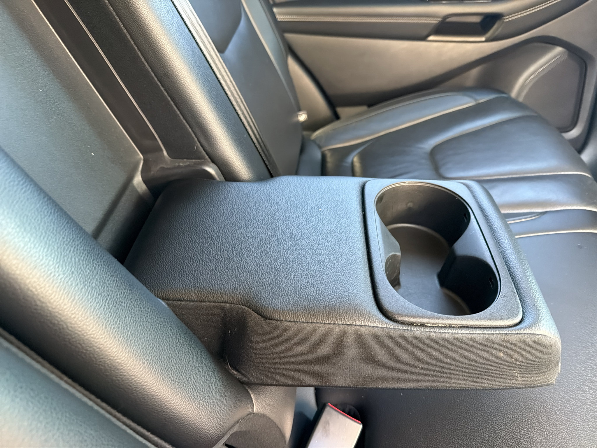 Used 2020 Ford Edge Titanium FWD image 28