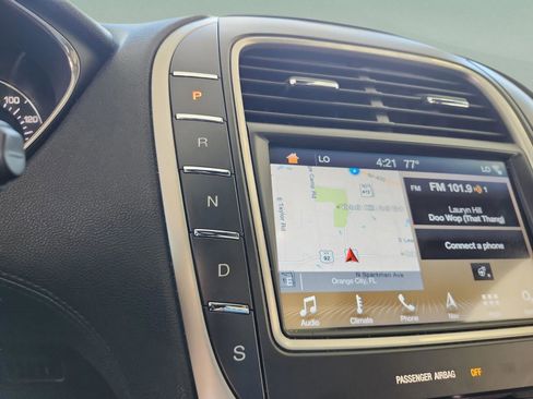 Used 2016 Lincoln MKX Reserve w/ Technology Package FWD image 14