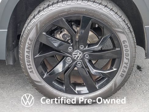 Used 2023 Volkswagen Taos SE w/ Panoramic Sunroof Package FWD image 13