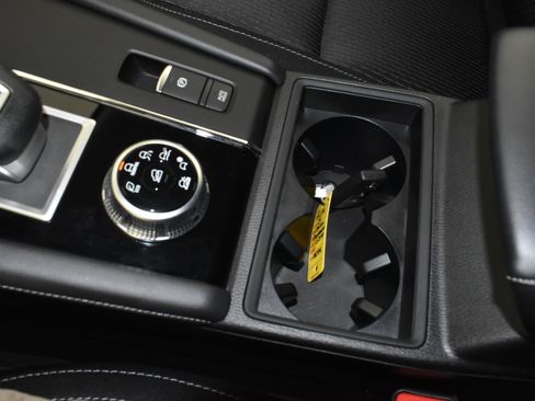 Used 2024 Mitsubishi Outlander ES image 31