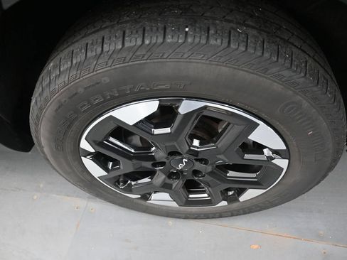 Certified 2024 Kia Sorento S w/ Panoramic Sunroof Package AWD/4WD image 9