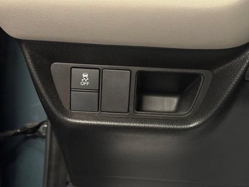 Used 2025 Honda HR-V LX image 18