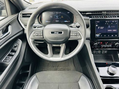 Used 2023 Jeep Grand Cherokee Altitude image 15