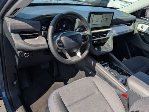 Used 2025 Ford Explorer Active RWD image 24