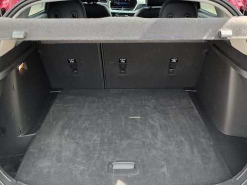 Used 2025 Chevrolet Trax LT FWD image 26