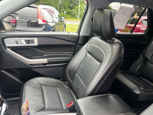 Certified 2022 Ford Explorer Limited w/ Equipment Group 301A image 8