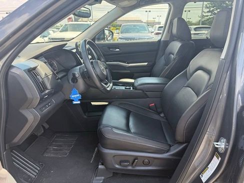 Used 2022 Nissan Pathfinder SL w/ Lighting Package (N92) AWD/4WD image 16