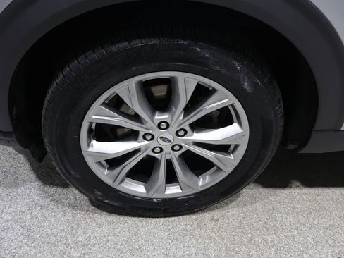 Used 2022 Ford Explorer Limited w/ Equipment Group 301A AWD/4WD image 8