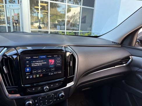 Used 2020 Chevrolet Traverse LT image 36