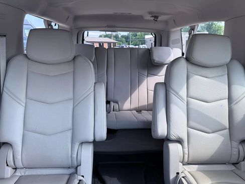 Used 2020 Cadillac Escalade ESV Premium Luxury AWD/4WD image 23