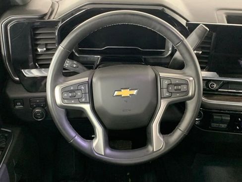 Used 2025 Chevrolet Silverado 2500 LT w/ Convenience Package image 17