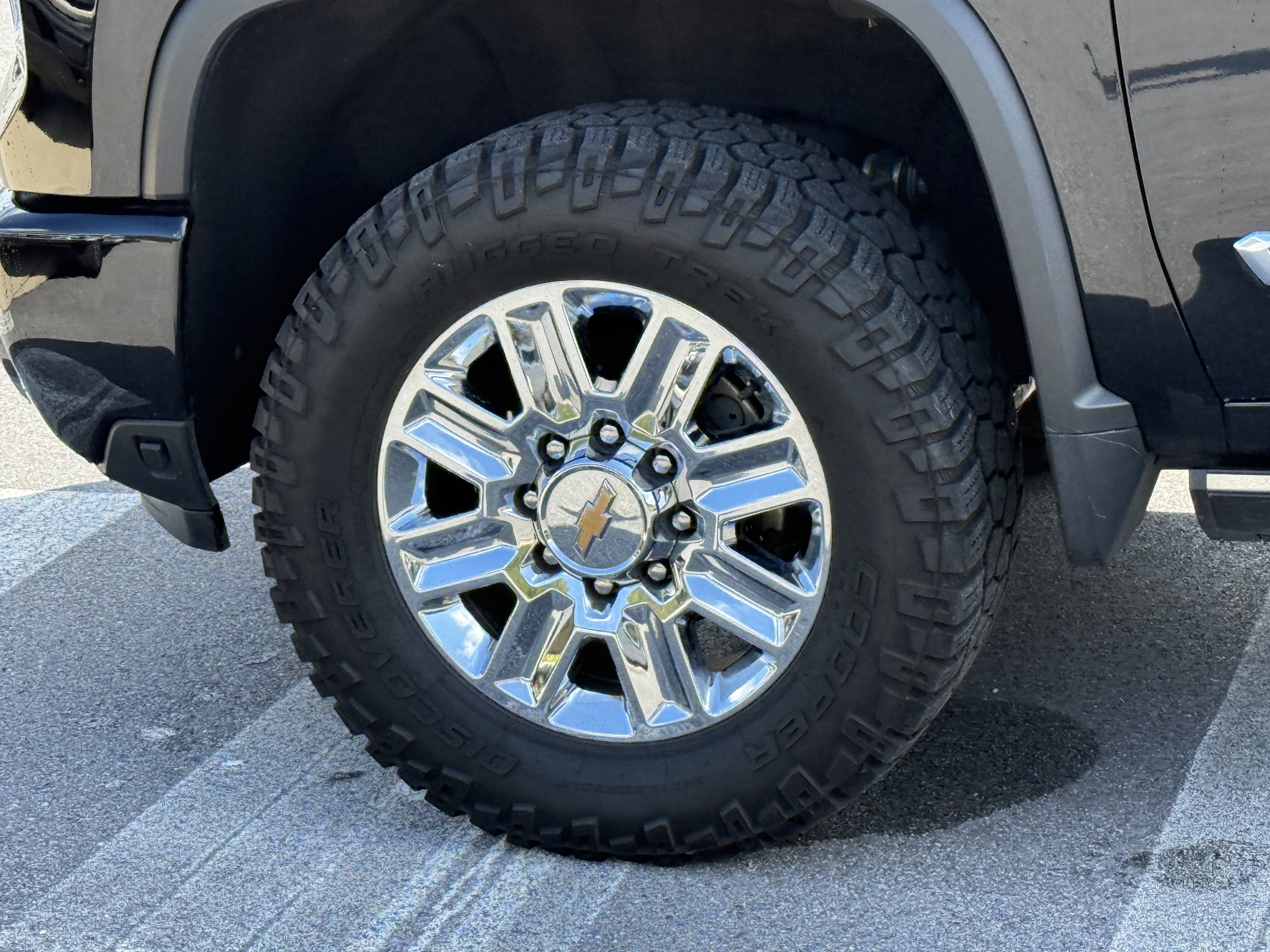Used 2024 Chevrolet Silverado 3500 High Country w/ Technology Package AWD/4WD image 9