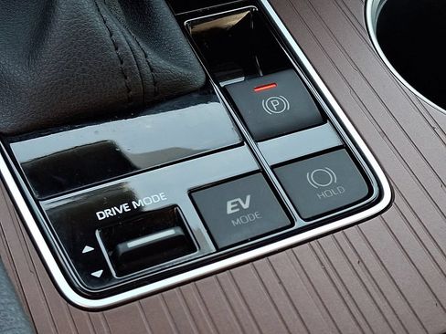 Certified 2024 Toyota Sienna XLE FWD image 26