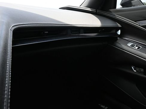Used 2026 Chevrolet Corvette Z06 w/ Stealth Interior Trim Package RWD image 8