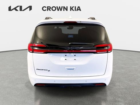 Used 2021 Chrysler Pacifica Touring-L w/ Uconnect Theater Family Group FWD image 7