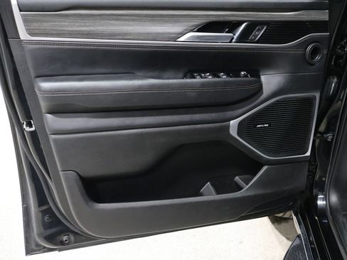 Certified 2024 Jeep Wagoneer L Series II w/ Flexible Seating Group image 13