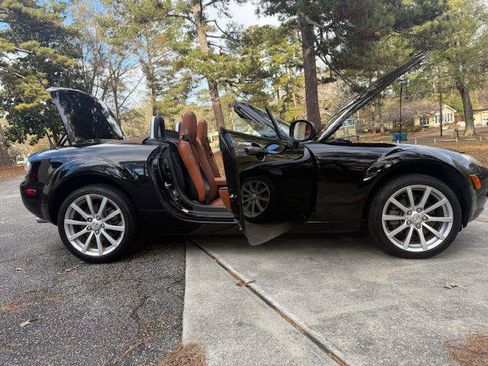 Used 2006 MAZDA MX-5 Miata Grand Touring w/ Premium Pkg image 35