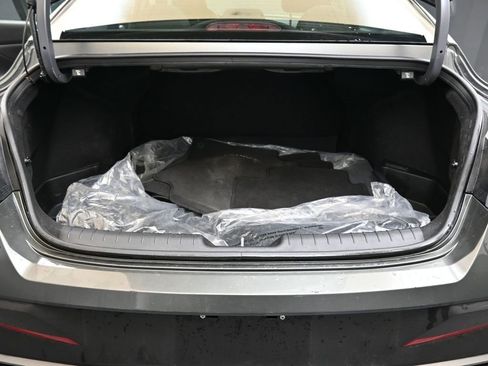 Certified 2025 Hyundai Elantra SE image 17