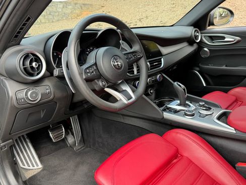 Used 2022 Alfa Romeo Giulia Veloce image 13
