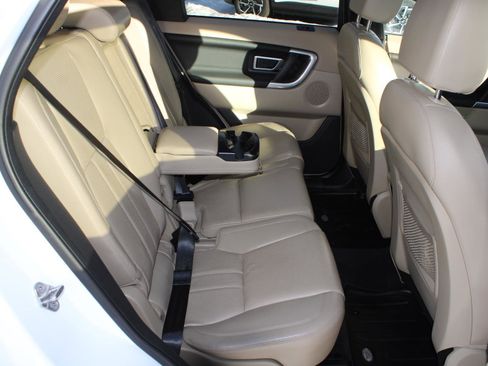 Used 2016 Land Rover Discovery Sport HSE image 18