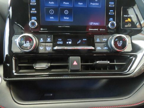 Used 2021 Toyota Highlander XSE image 45