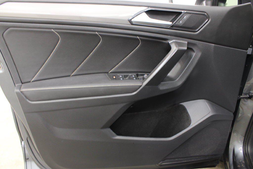 Used 2023 Volkswagen Tiguan SE FWD image 16
