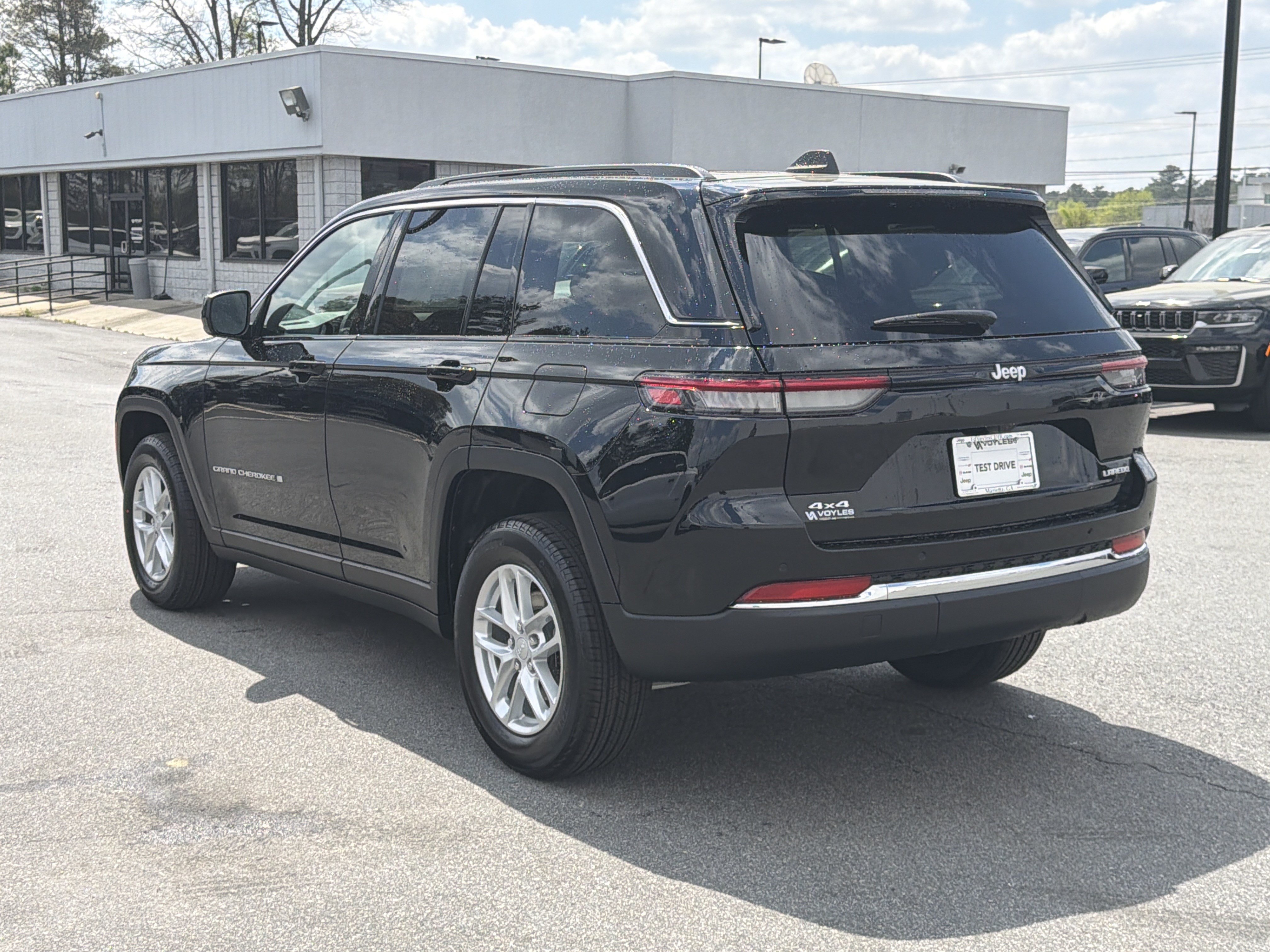 New 2026 Jeep Grand Cherokee Laredo w/ Trailer Tow Package AWD/4WD image 6