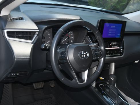 Used 2025 Toyota Corolla LE FWD image 8