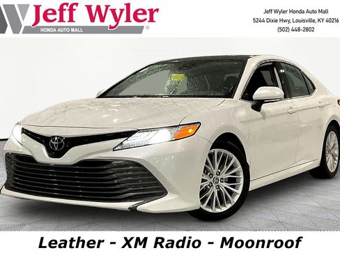 Used 2020 Toyota Camry XLE FWD image 1