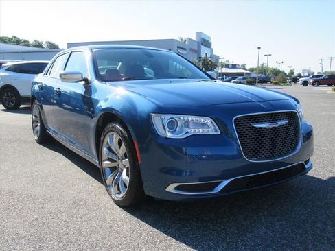 Used 2021 Chrysler 300 Touring w/ Chrome Appearance Package RWD image 2