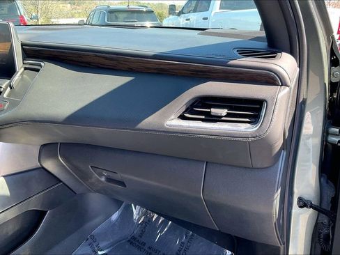 Used 2023 Chevrolet Suburban Premier image 29